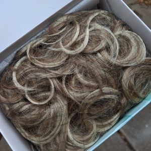 Paula Young Wavy Clip On Wig Brand new in Box